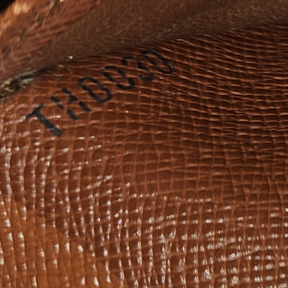 Louis Vuitton Monogram Sarah Wallet - Picture 12 of 12